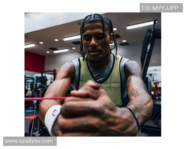 杰伦-格林将40岁女友肖像纹身上！足足占有后背一半 两人相差17岁